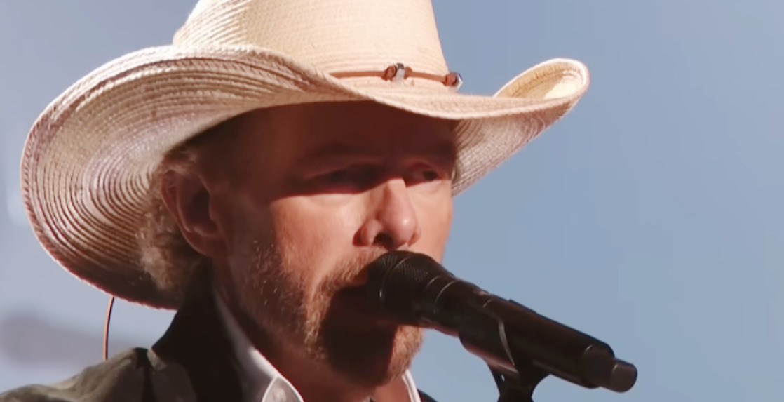 Toby Keith – I Know She Hung The Moon