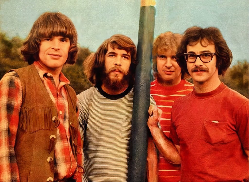 Creedence Clearwater Revival – Midnight Special